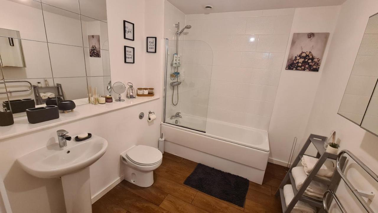 Luxury 2 Bed Apt With Free Wi-Fi & Parking Manchester Exterior photo