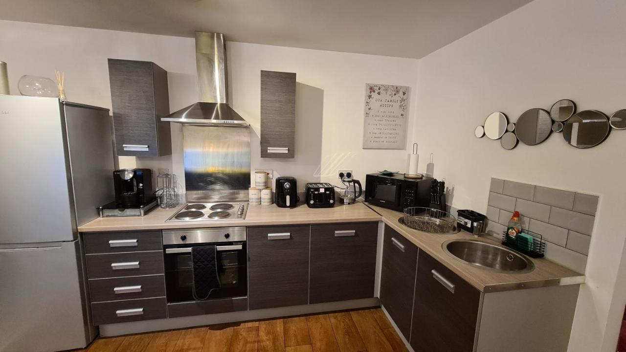 Luxury 2 Bed Apt With Free Wi-Fi & Parking Manchester Exterior photo