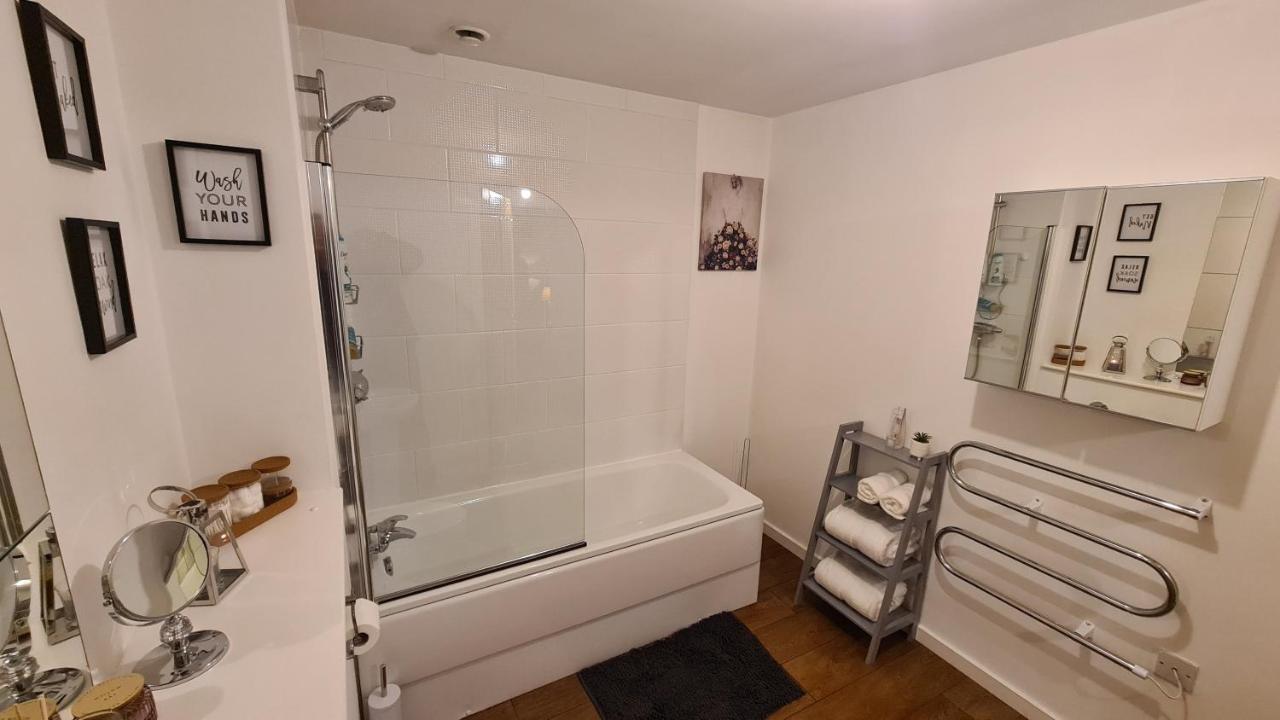 Luxury 2 Bed Apt With Free Wi-Fi & Parking Manchester Exterior photo